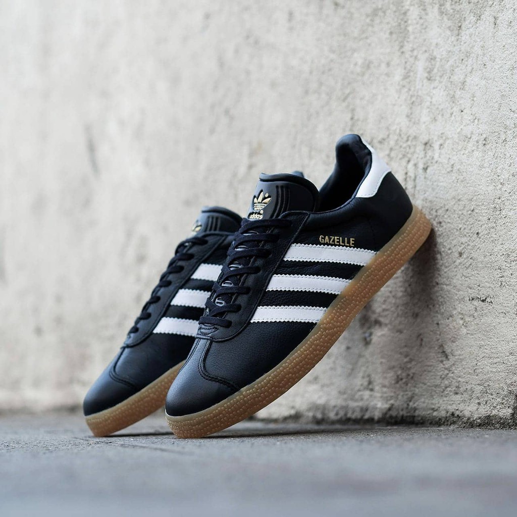 ADIDAS GAZELLE LEATHER BLACK WHITE SOLE GUM