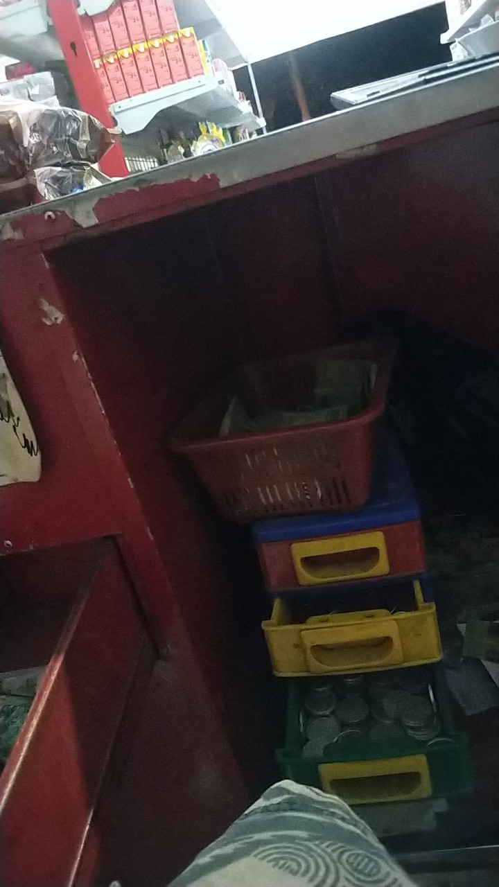 Grendel Pintu Cab Biru