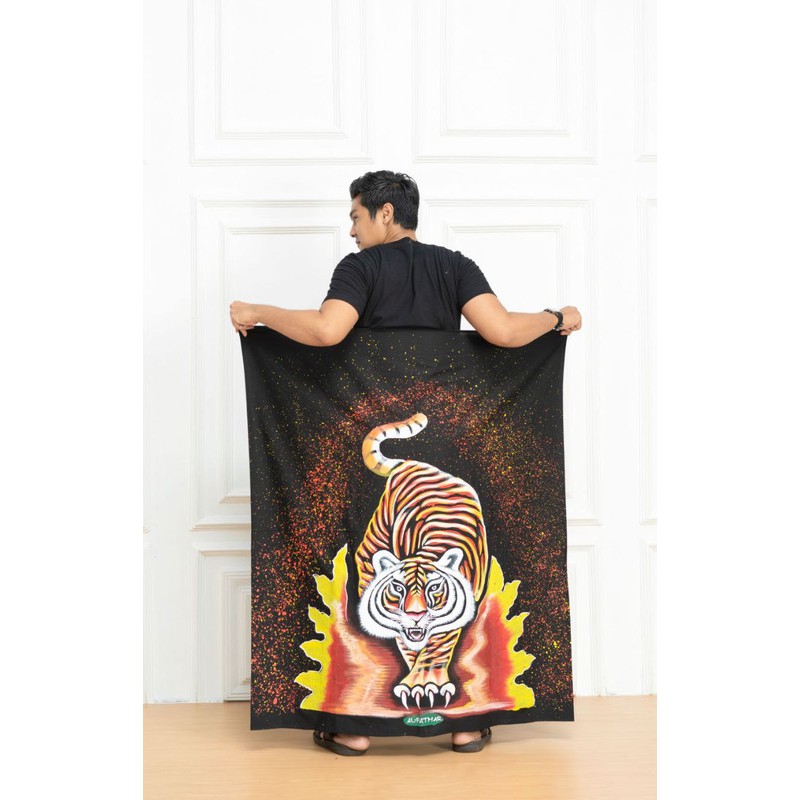 

Sarung Lukis Harimau Api