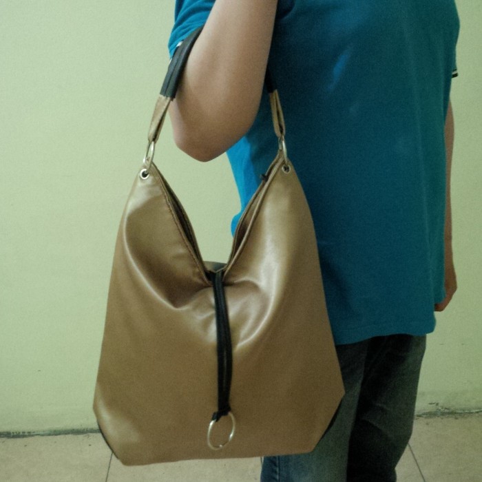 Tas Selempang Kain Warna Emas