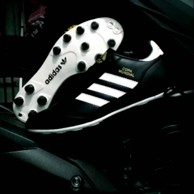 Sepatu bola adidas copa mundial baru