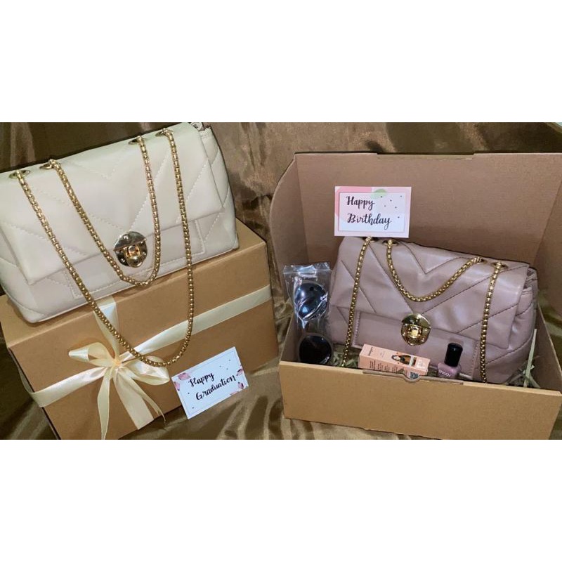 

Hampers tas / Kado ulang tahun / Sweet hampers