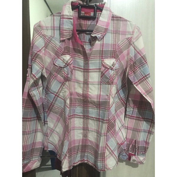 preloved kemeja wanita kickers