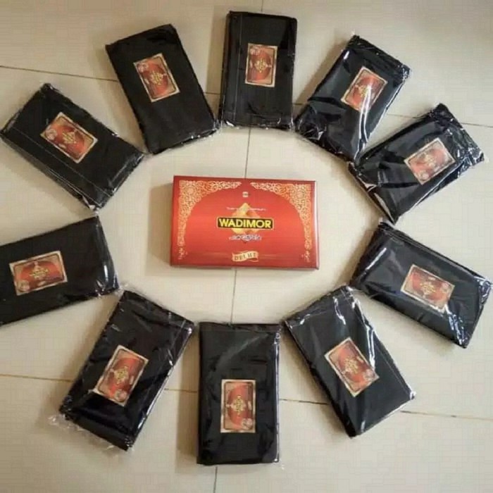 sarung-celana- sts terbaru sarung tenun wadimor pria dewasa warna hitam polos grosir -celana-sarung