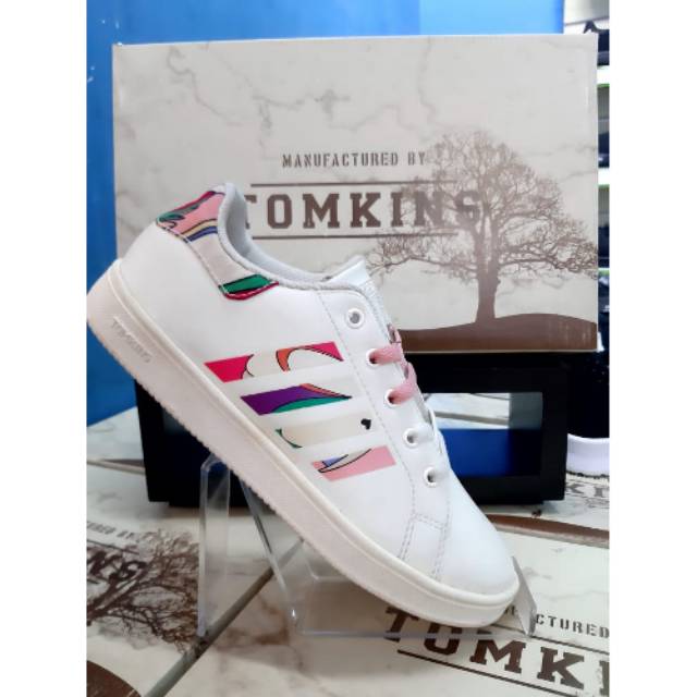 SALE Sepatu  Tomkins  Sepatu  Sneaker Perempuan Branded 