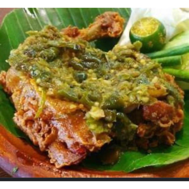 

Ayam geprek sambel ijo