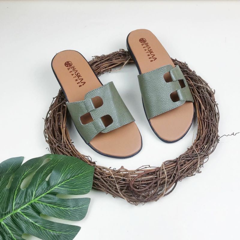 Sandal Kulit Wanita