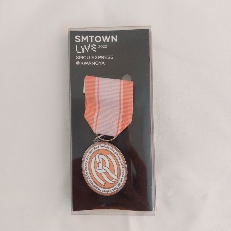 EMBLEM BADGE RED VELVET