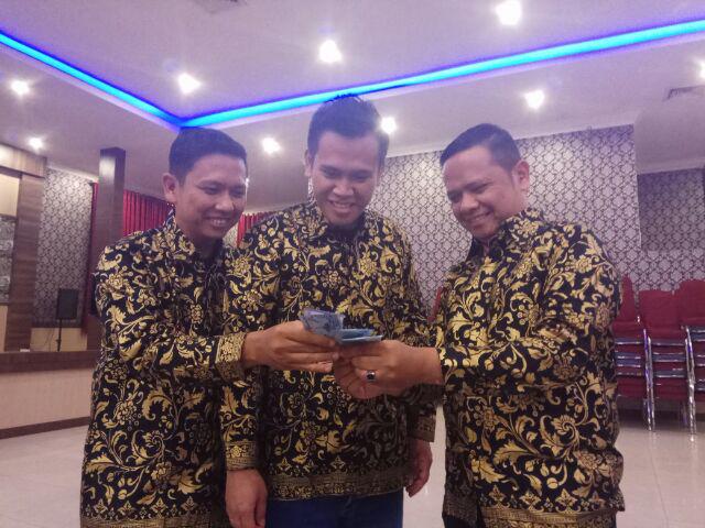 Kemeja Batik Pria Lengan Panjang Bakung