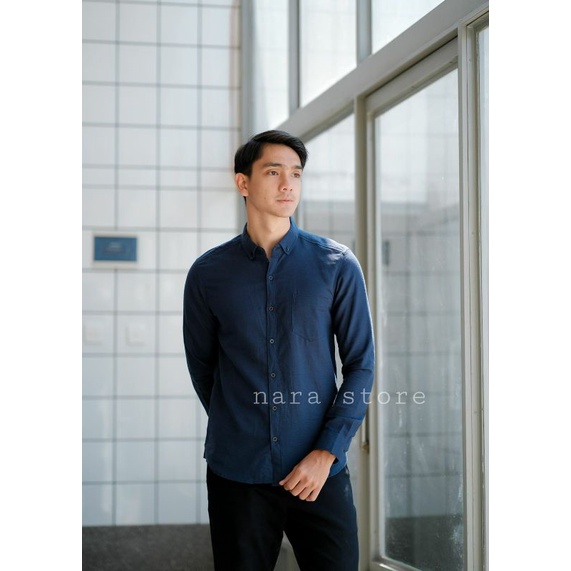 Kemeja Cowok Polos Lengan Panjang Slimfit Hem Pria Kantor Navy Hitam Marun Putih Army Coklat