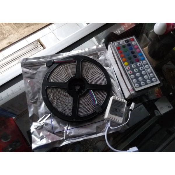 TER LARIS -  Lampu Led Strip Roll RGB SMD 5050 Banyak Warna + Modul + Remote (Led Kolong Plafon