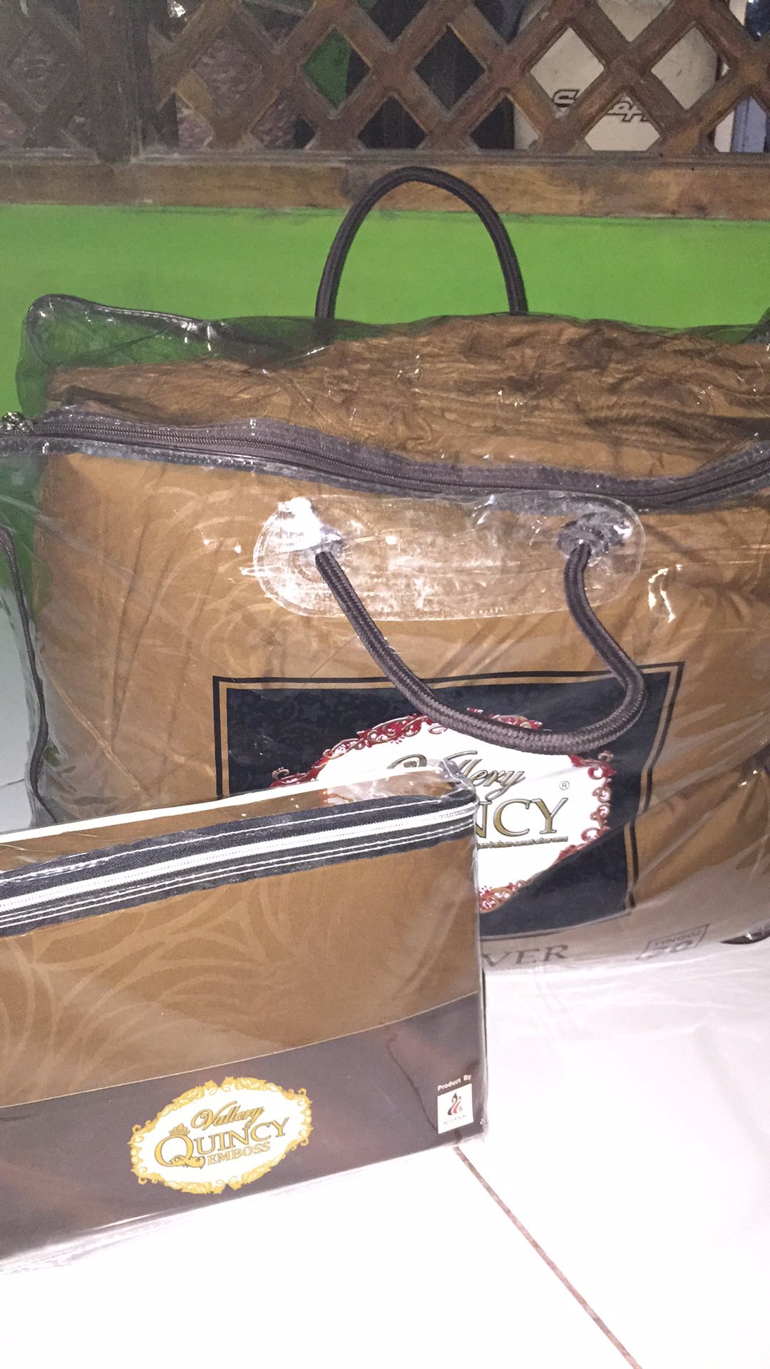 Bedcover Premium Polos Tinggi 30 Cm Vallery Quincy Edisi Warna Golden, Kuning, Coffee, Dan Abu Abu