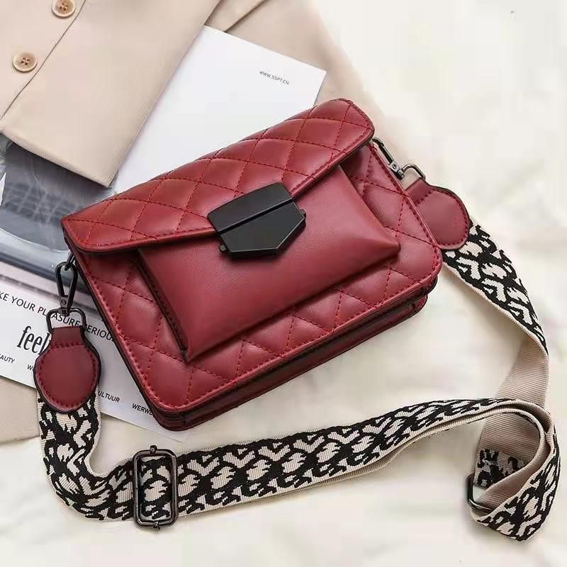 

Kode: ELJ 5724 IDR : 140 rbBahan : Kulit Pu ukuran: 14 x 20 x 7 cm Warna : Black , White, Red