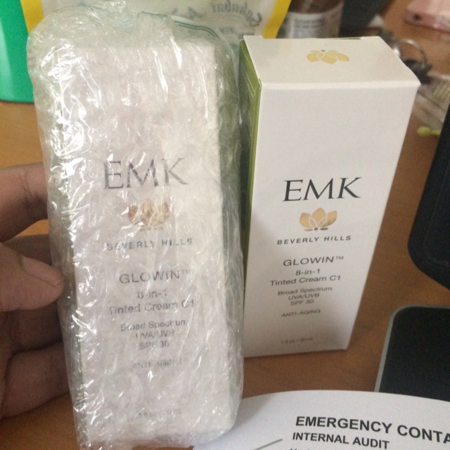 EMK Glowing Sunscreen