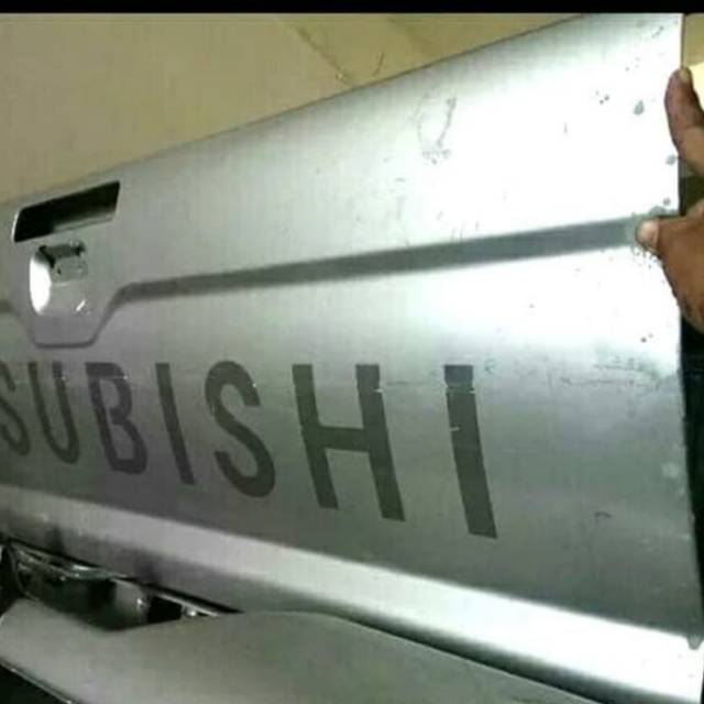 Stiker Mitsubishi L200 Strada Bak Pintu Belakang