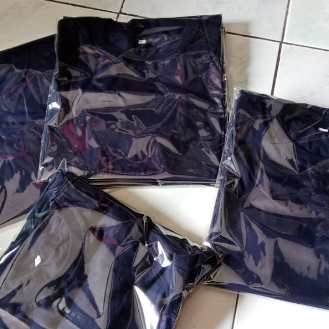 kaos polos biru dongker