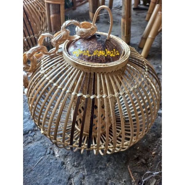 Lampu gantung bambu