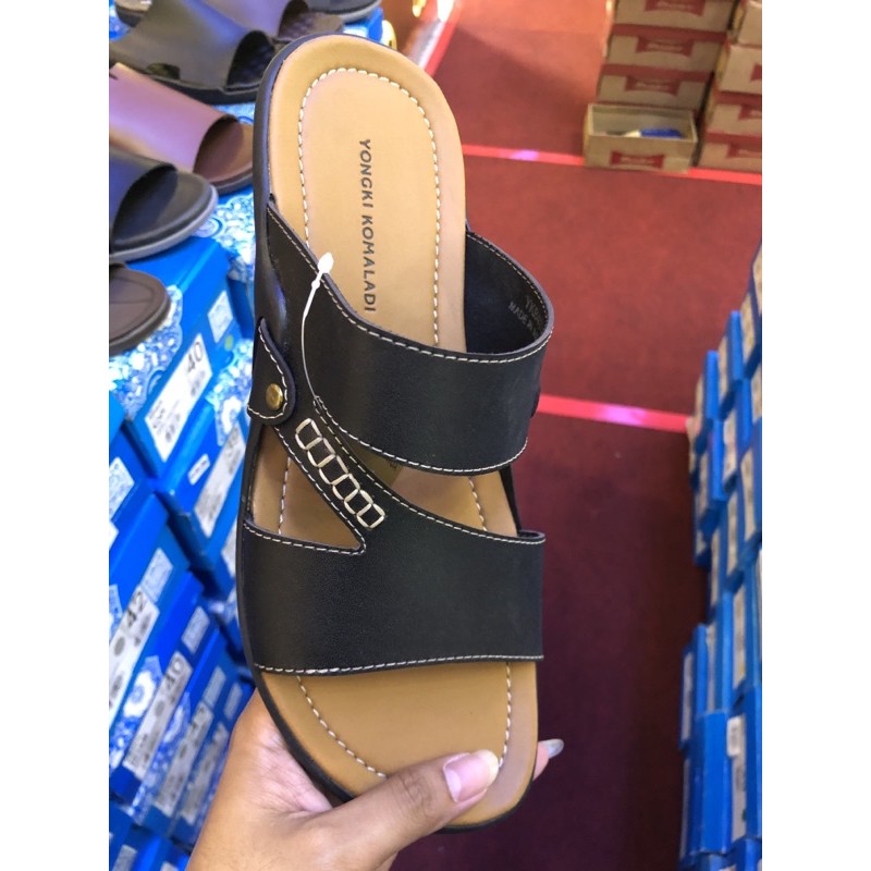 sandal yongki komaladi