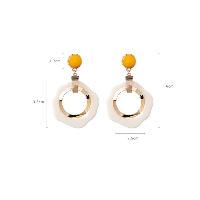 LRC Anting Tusuk Fashion White Irregular Geometric Contrast Earrings F59474