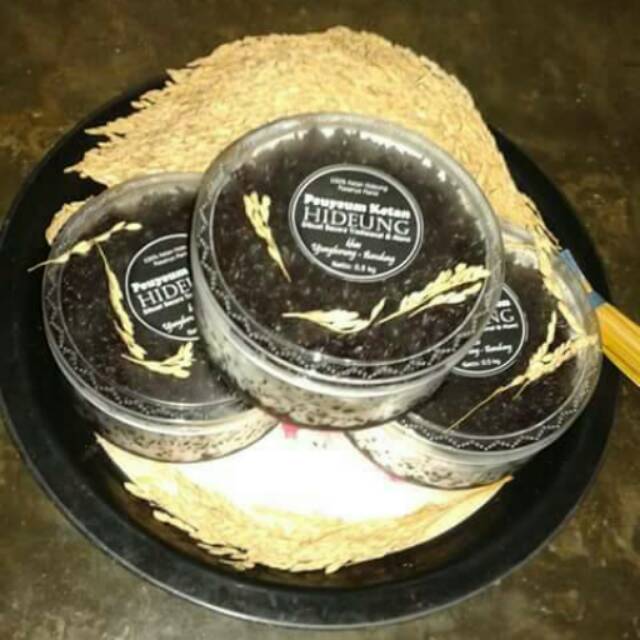 

Peuyeum ketan hideung or ketan hitam bandung