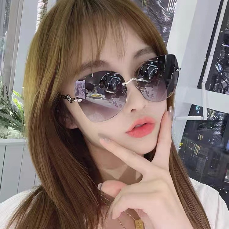 Kacamata Hitam Tanpa Bingkai Bahan Logam Gaya Korea Untuk Wanita