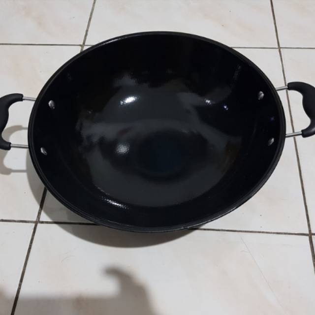 Wajan Enamel Hitam 36 cm merk PS. Kuali Hitam