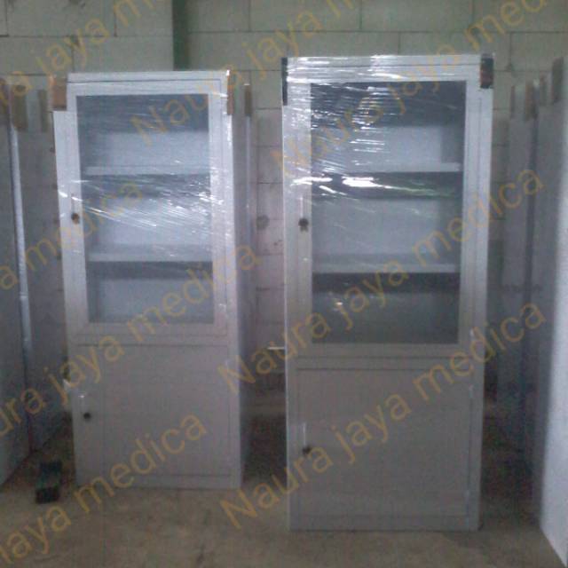 Lemari obat kaca besi 1 pintu