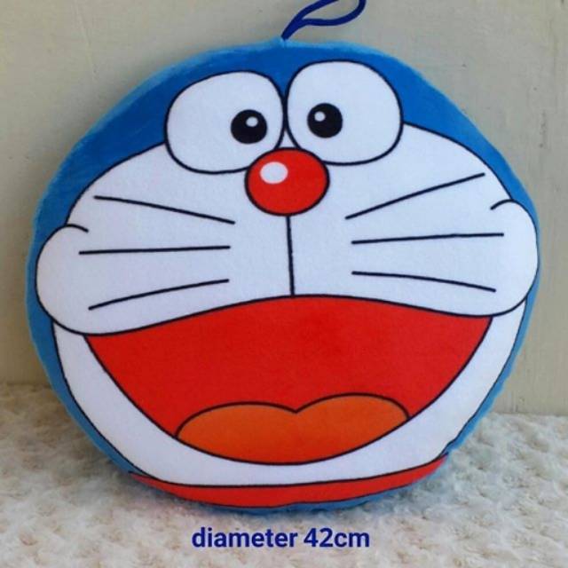 Bantal print muka doraemon