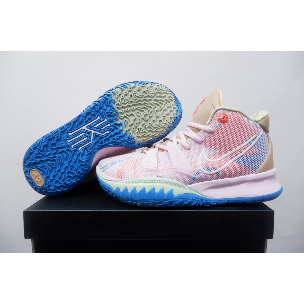 SEPATU BASKET NK KYRIE7 HIGH 1 WORLD 1 PEOPLE GS