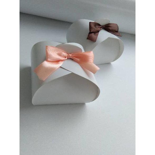 

[BISA CODE] [HARGA 10pcs] LOTUS BOX : WHITE IVORY 250gr / box kue / box souvenir /packaging souvenir