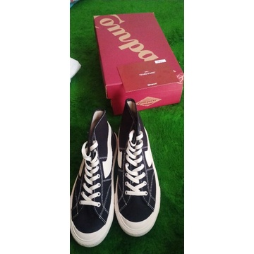sepatu compass original