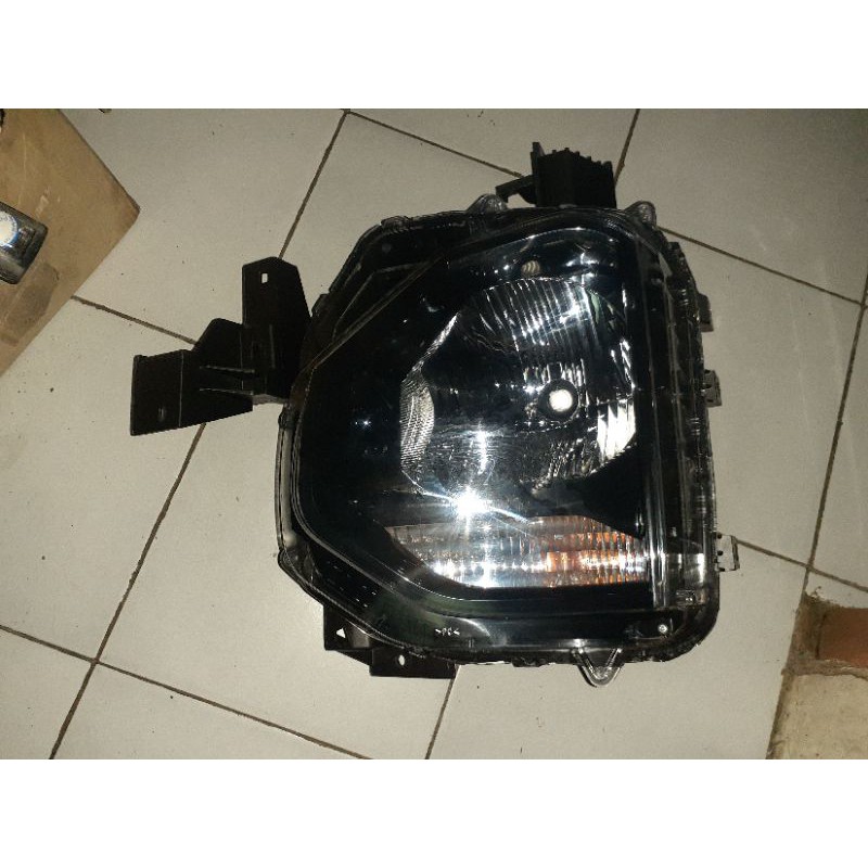 Headlamp Nissan grand livina 2019 kiri