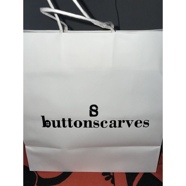 

Paperbag Buttonscarves