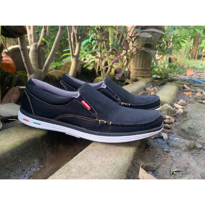 Sepatu casual pria dengan bahan levis size 38-43!!!