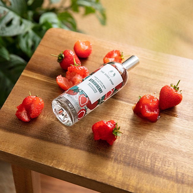 Image of The Body Shop Fresh & Moisturised With Strawberry Bundles #1