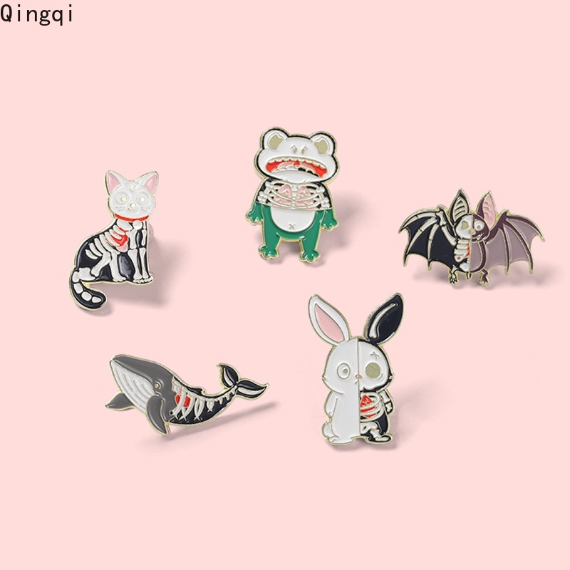 Bros Pin Enamel Bentuk Kartun Hewan Kucing Katak Kelinci Whale Tengkorak Bahan Alloy Gaya Gothic Punk