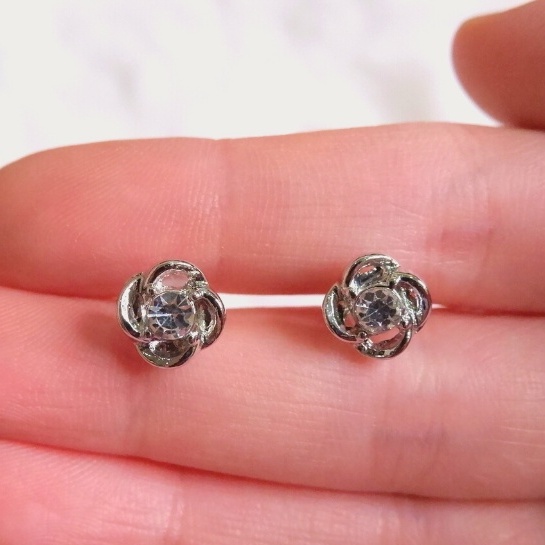 Anting Stud Wanita Bunga Mata Satu - Subang Wanita Mungil Bunga - Anting Model Stud Style Korean Wom