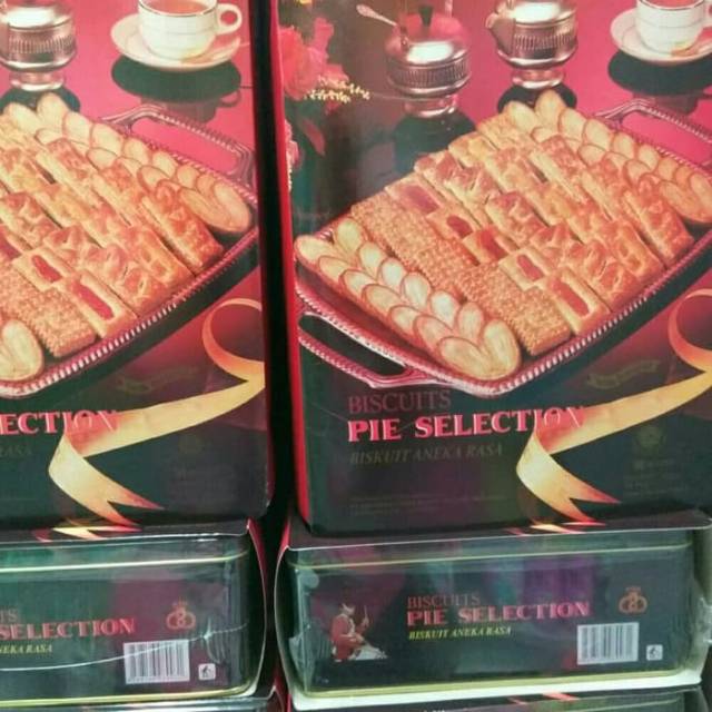 

KUE KALENG MONDE PIE SELECTION KUE KERING LEBARAN