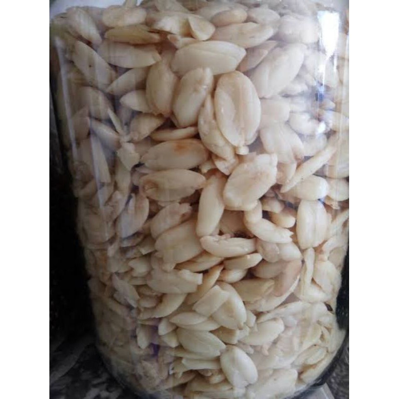 

KACANG KENARI UTUH MENTAH REPACK 100GR