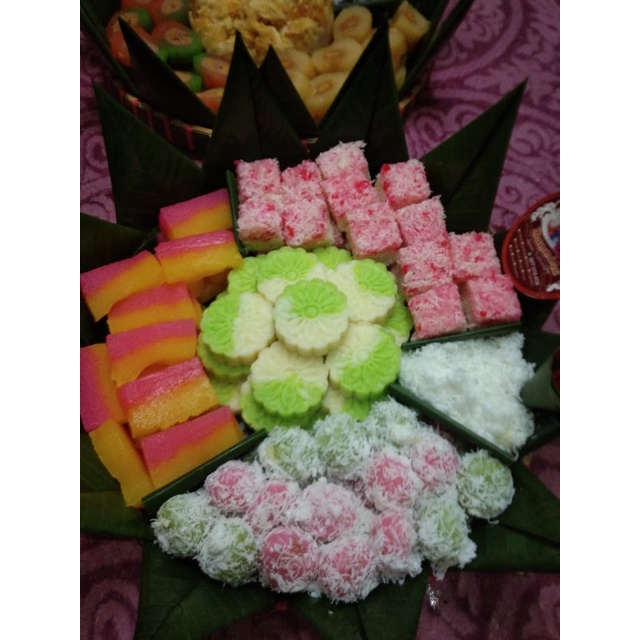 

Tumpeng Jajanan Pasar Kecil