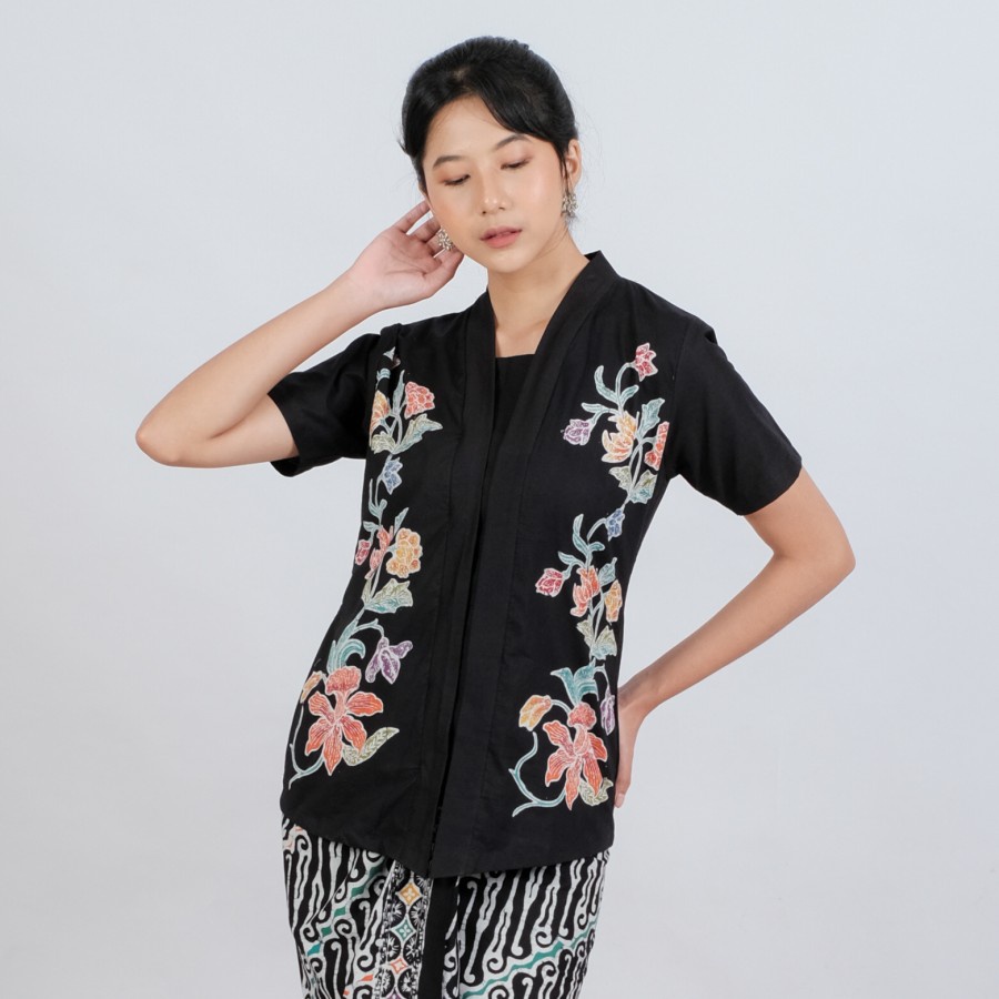 Kebaya Batik Encim Malia Lengan Pendek Meradelima Katun Hitam