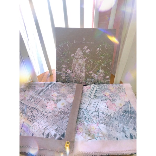 Buttonscarves British white