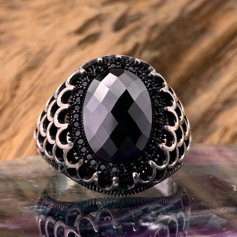 Cincin Bahan Titanium Steel Warna Silver Hias Batu Permata Kristal Hitam Gaya Vintage Untuk Pria