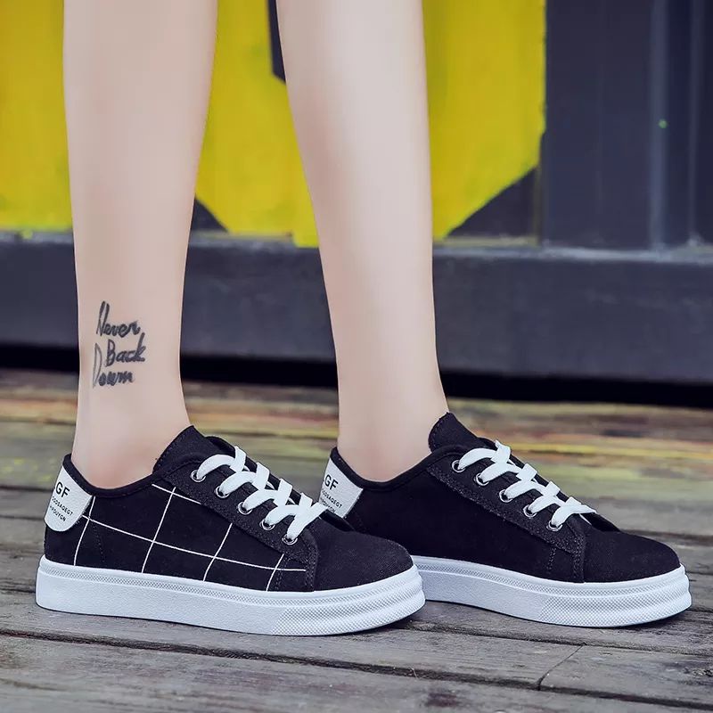 Sepatu Sneakers Wanita Motif Garis GF