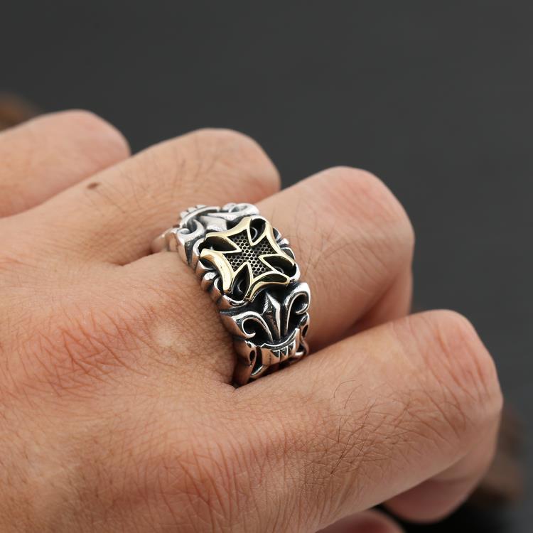 Cincin Model Silang Ukuran Dapat Disesuaikan Gaya Retro Gothic Untuk Pria