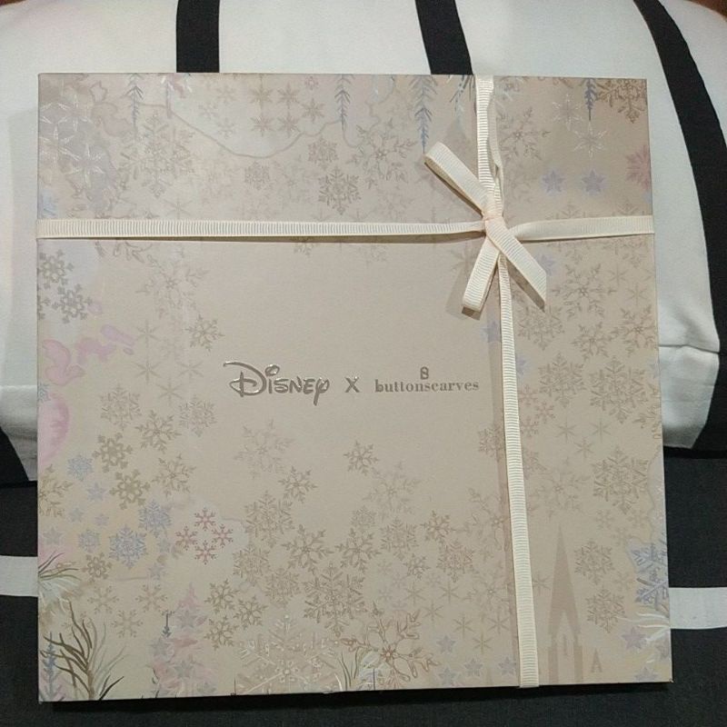 Almond XL Square Buttonscarves Frozen Disney series