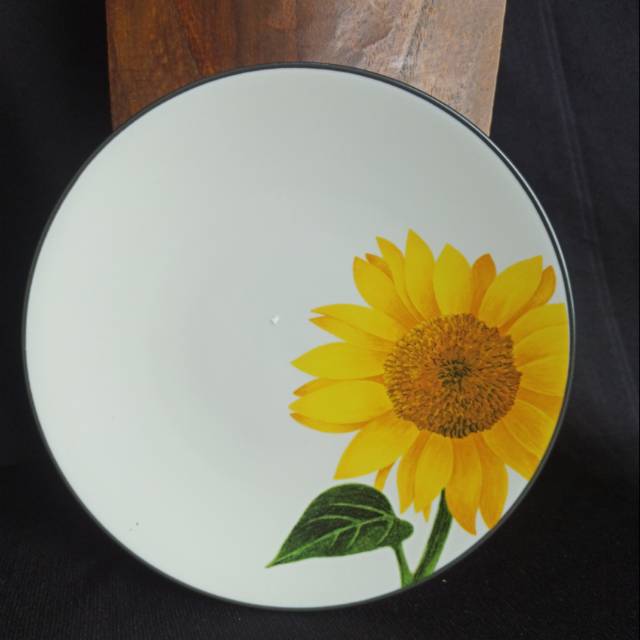 Piring cantik bunga matahari