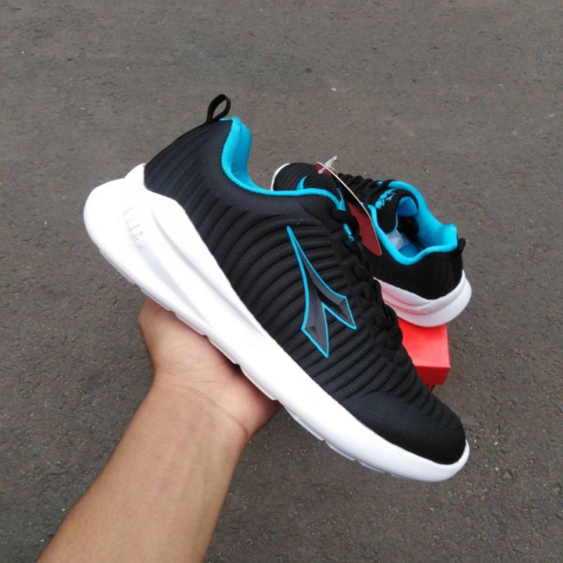 Diadora Isnello Black Blue