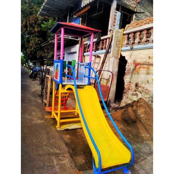Mainan Anak Perosotan Atap Besi Pasuruan