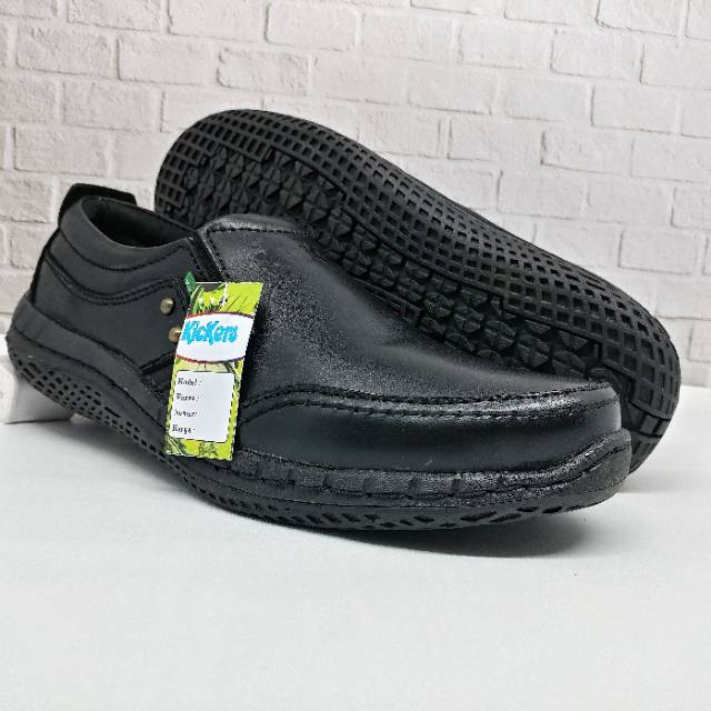 Kickers Sepatu Casual Pria Bahan Kulit Asli Murah Full Hitam Elegan Istimewa KC21